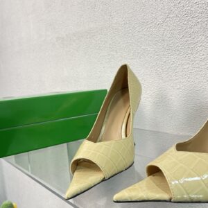 Bottega Veneta Punta Pumps in Beige Crocodile Embossed Calfskin